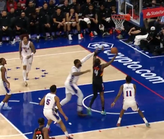 世界杯高清直播平台-蝴蝶穿花！杰伦·格林绕掩护接球顺下 强攻打中复出后个人首球