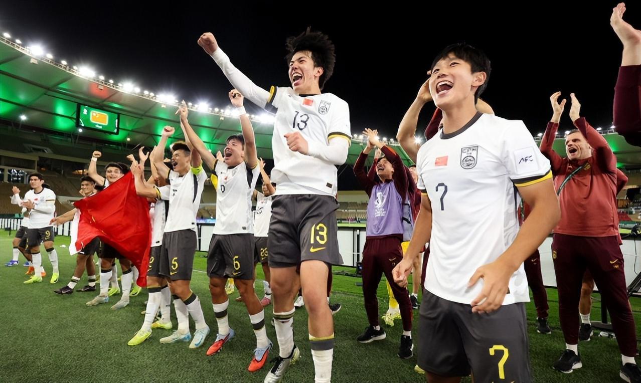 世界杯官方直播app下载-一场3：0把董方卓打服，言论前后矛盾发生大反转，遭球迷疯狂吐槽