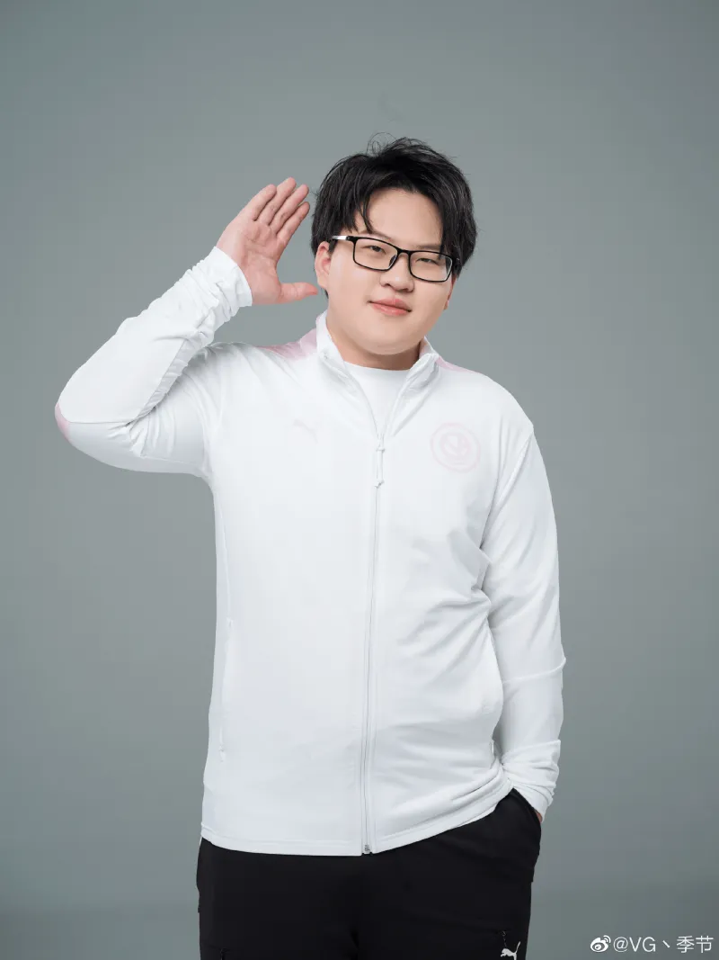 世界杯官方直播app下载-季节发文：就算仇人见到我错过了高铁，也该释怀了吧！